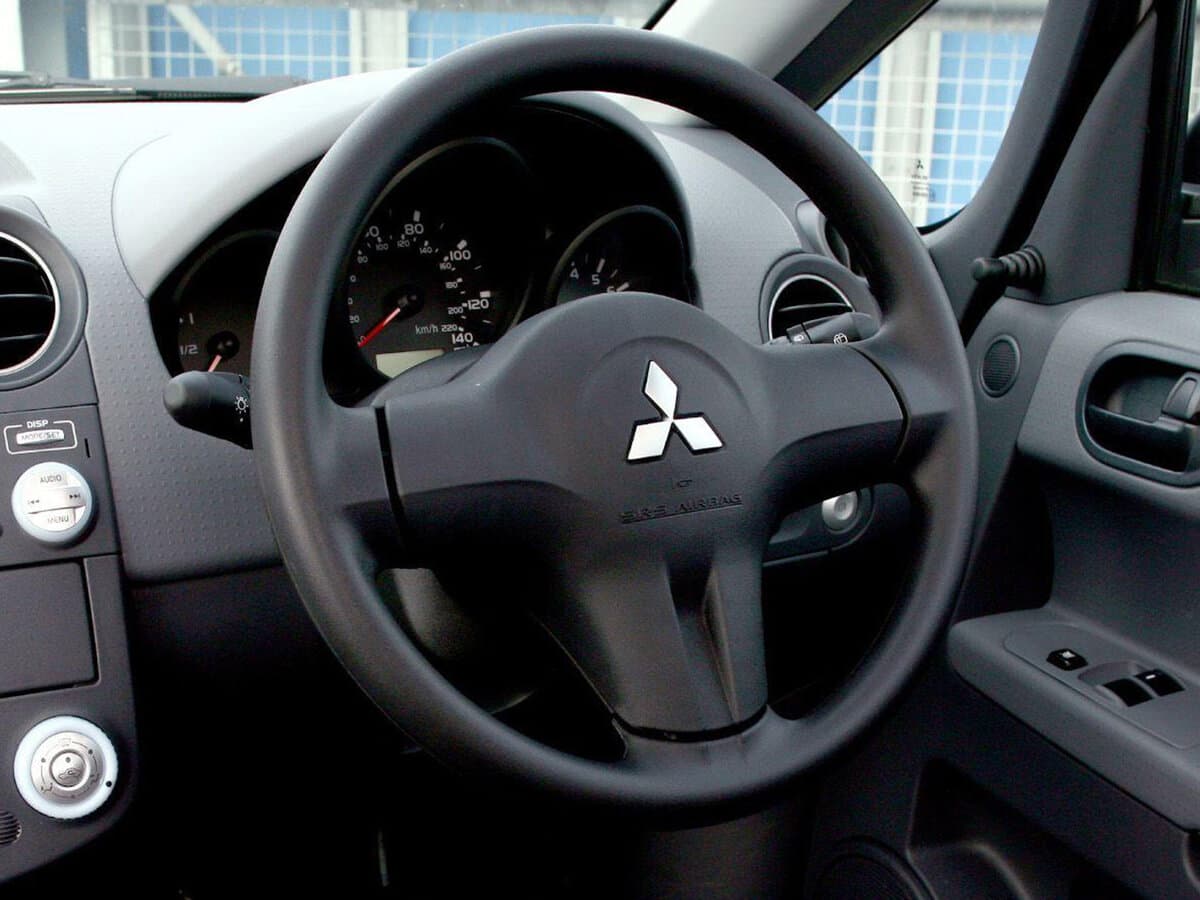Mitsubishi Colt VI (Z20/Z30) — Sükan