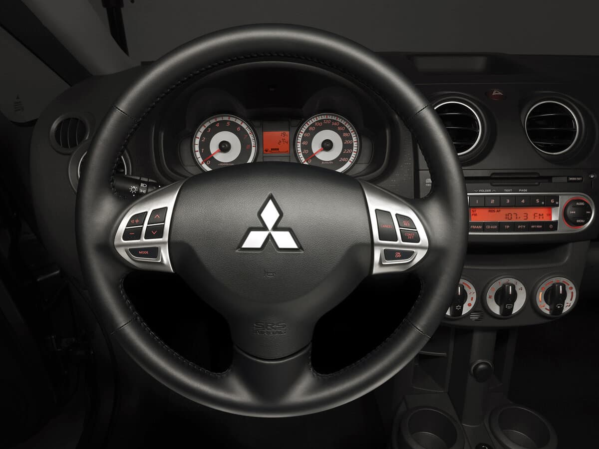 Mitsubishi Colt VI (Z30) Restayling — Sükan