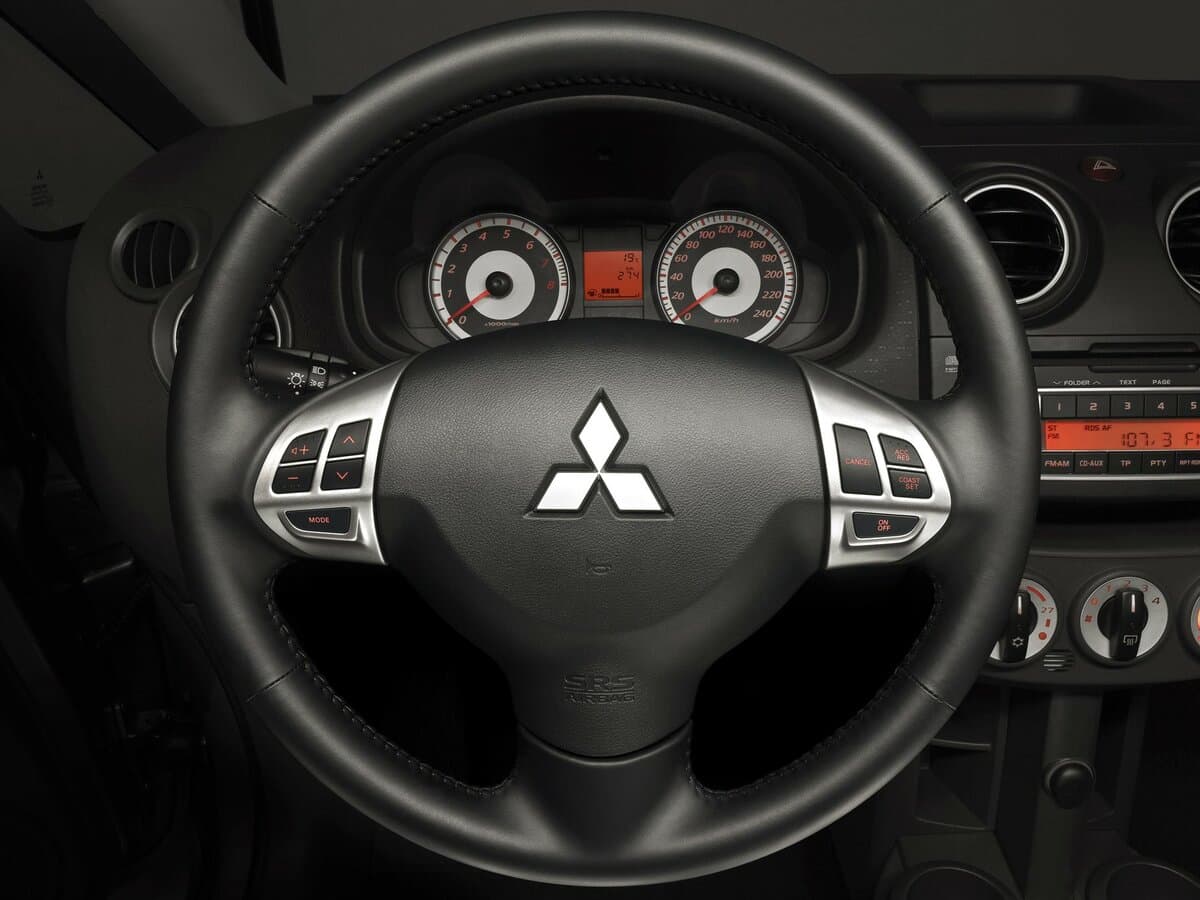 Mitsubishi Colt VI (Z30) Restayling — Sükan