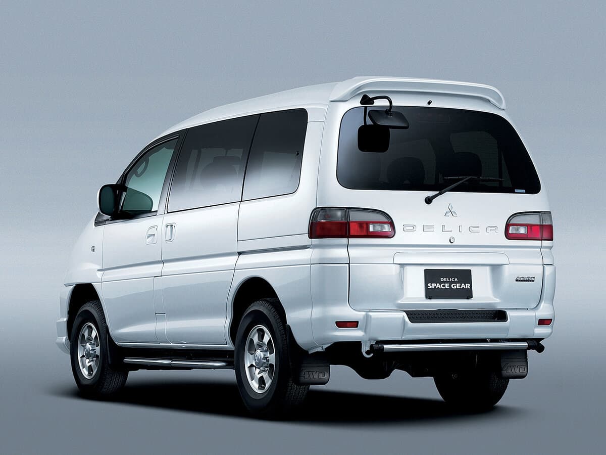 Mitsubishi Delica IV — 3/4 arxadan