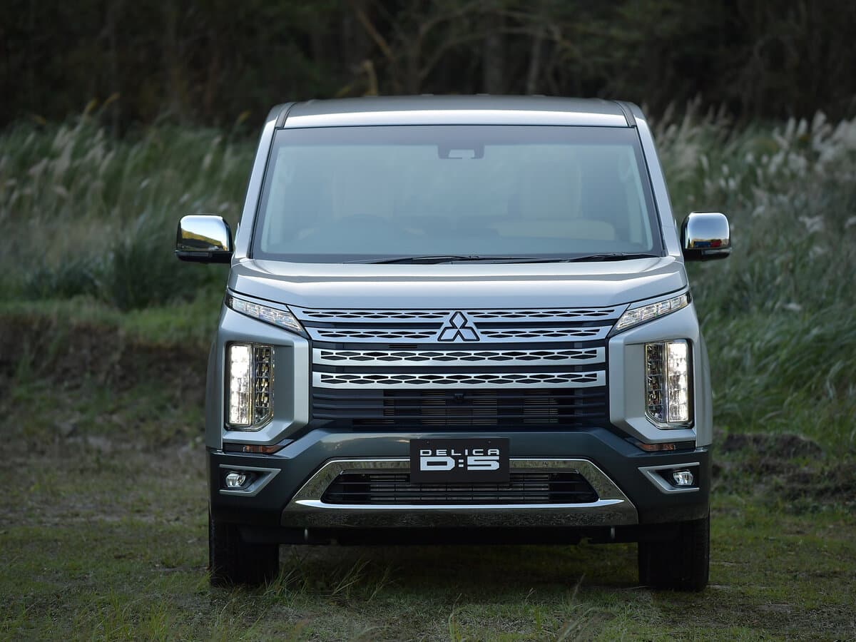 Mitsubishi Delica D:5 I Restayling — Öndən