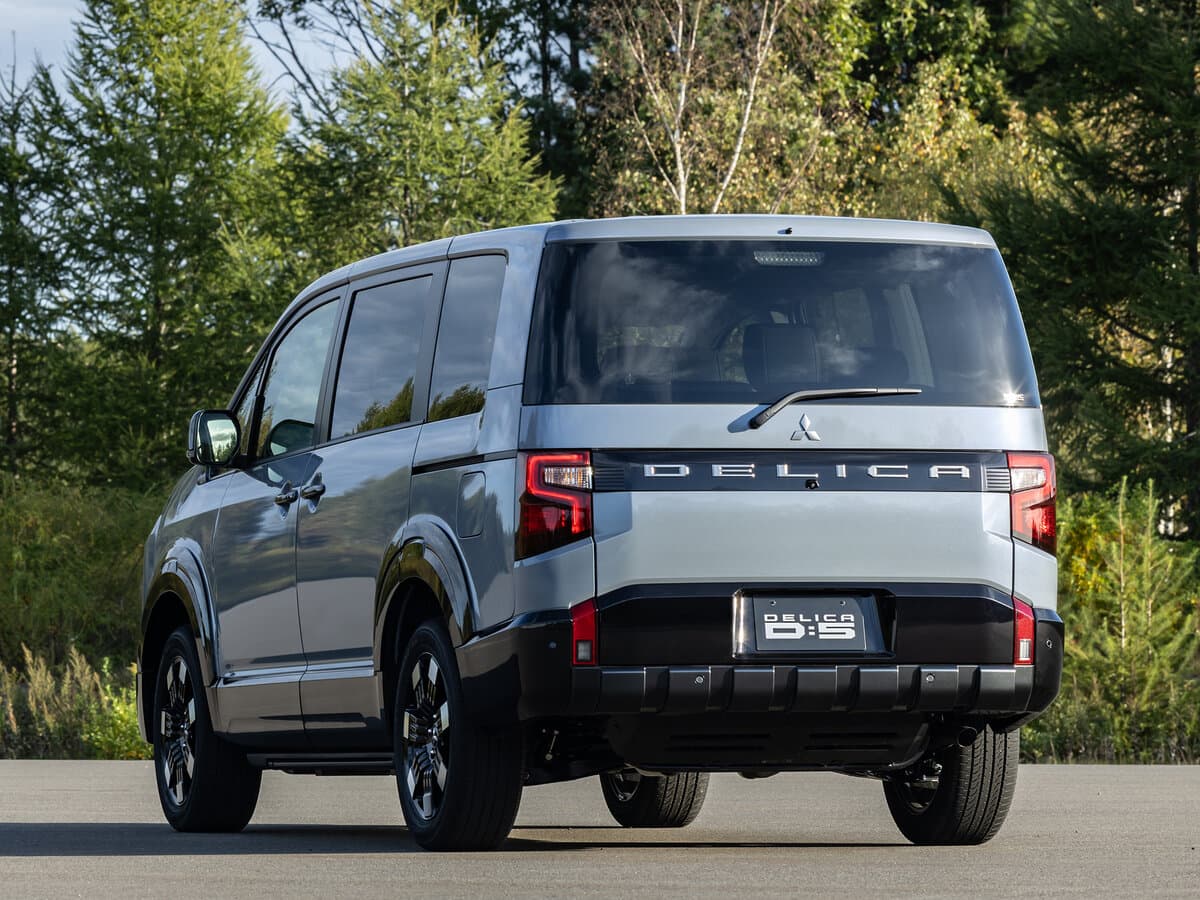 Mitsubishi Delica D:5 I Restayling 2 — 3/4 arxadan