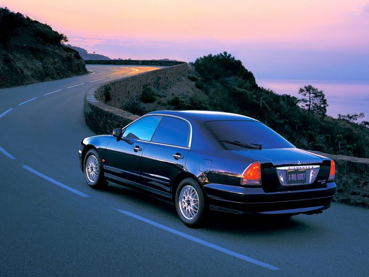 Mitsubishi Diamante II — 3/4 arxadan