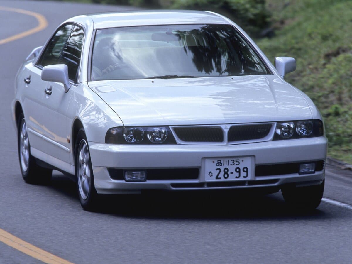 Mitsubishi Diamante II — Yandan