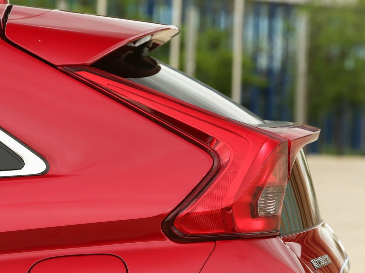 Mitsubishi Eclipse Cross I — Salon, arxadan