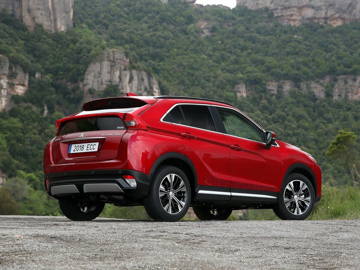 Mitsubishi Eclipse Cross I — 3/4 arxadan