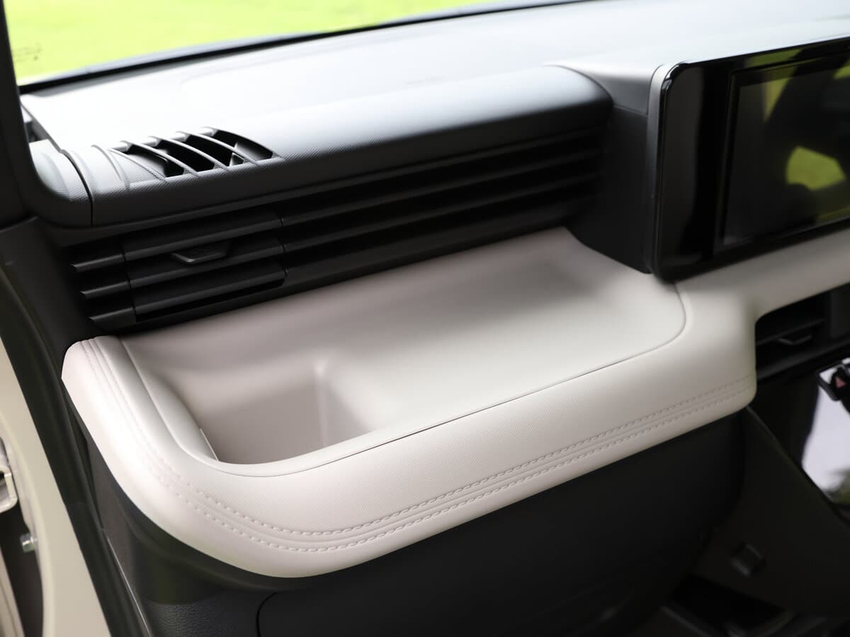Mitsubishi eK Space III — Salon, öndən