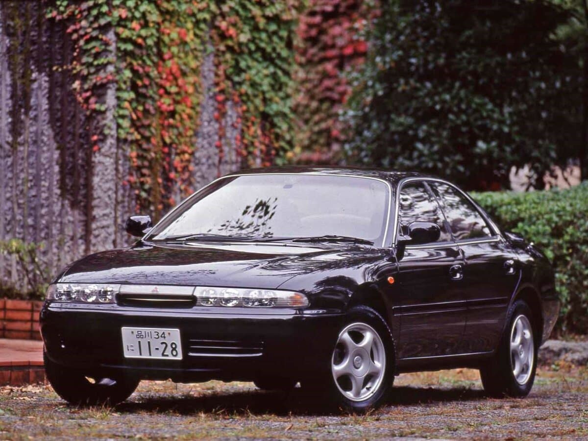 Mitsubishi Emeraude 1992 – 1996 — öndən görünüş