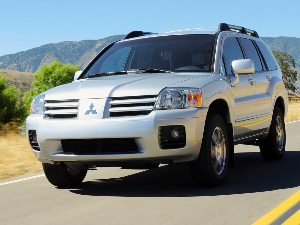 Mitsubishi Endeavor 2003 – 2011 — Öndən