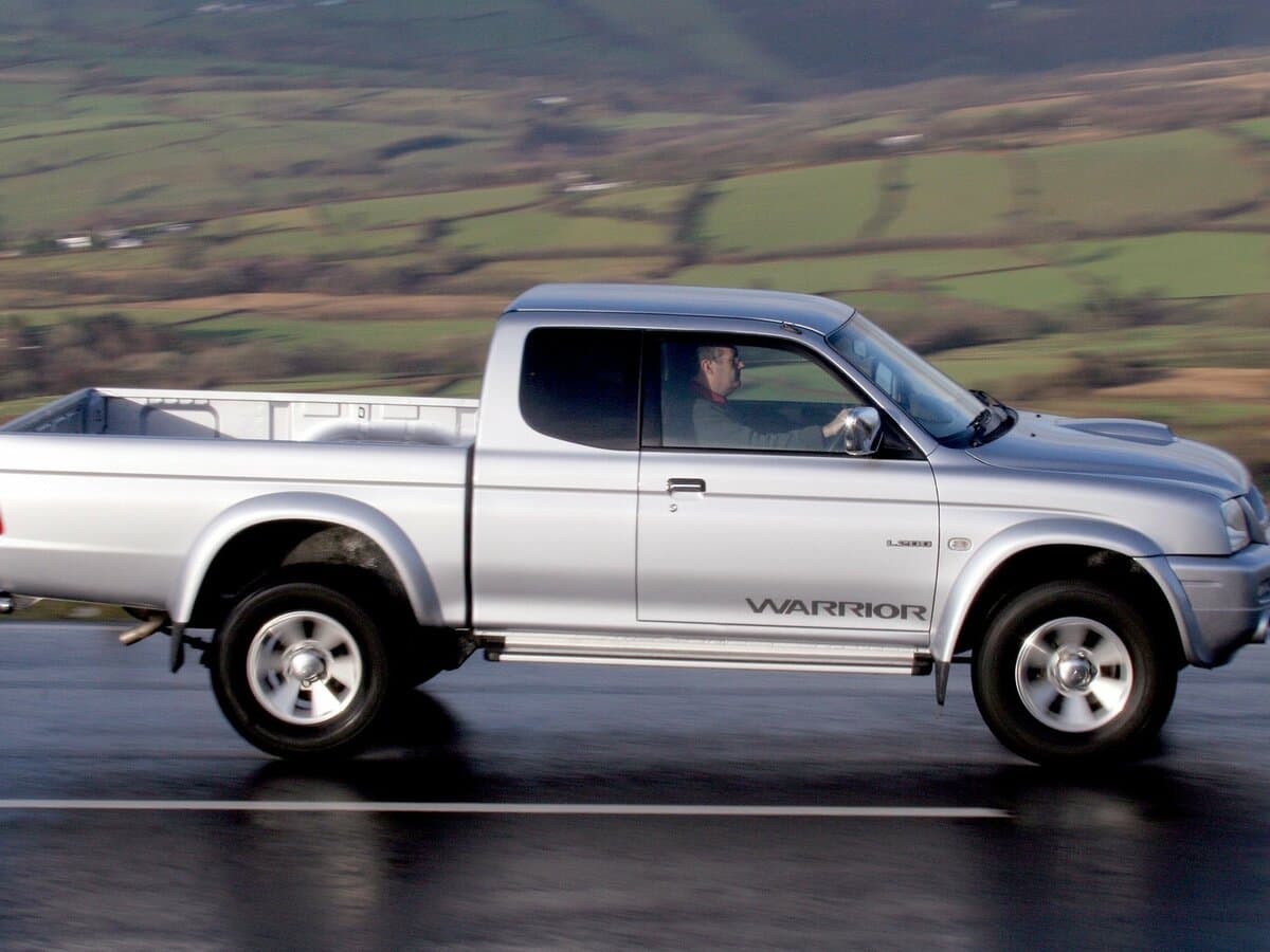 Mitsubishi L200 III Restayling — Yandan