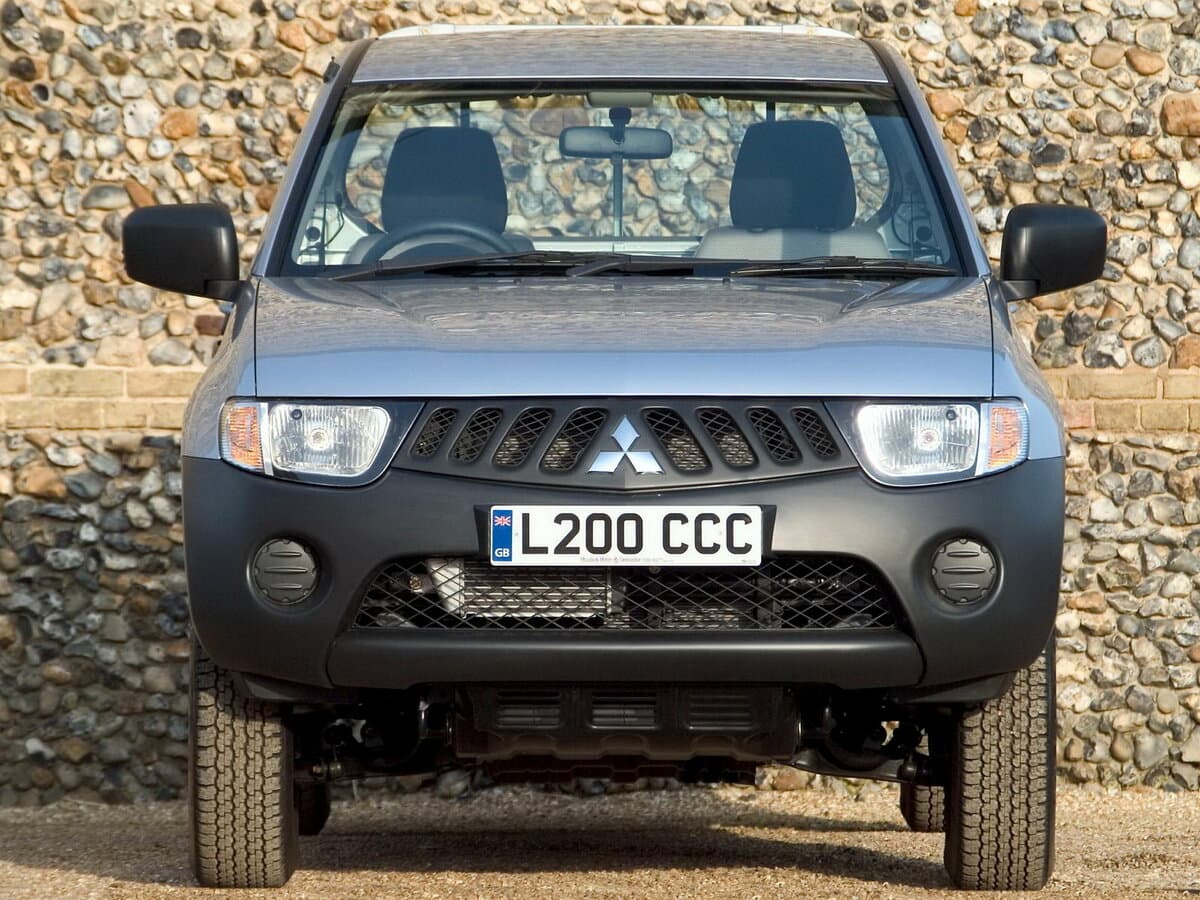 Mitsubishi L200 IV — Öndən