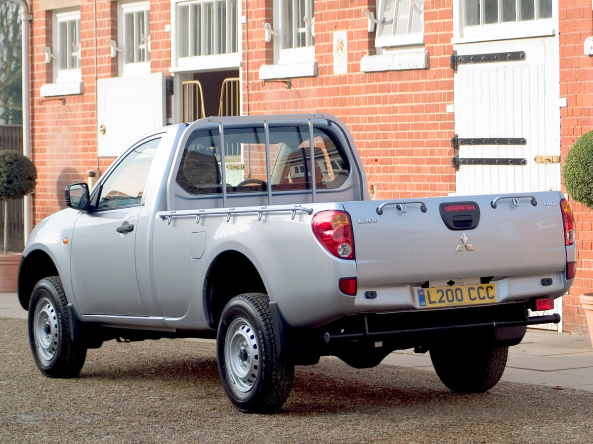 Mitsubishi L200 IV — 3/4 arxadan