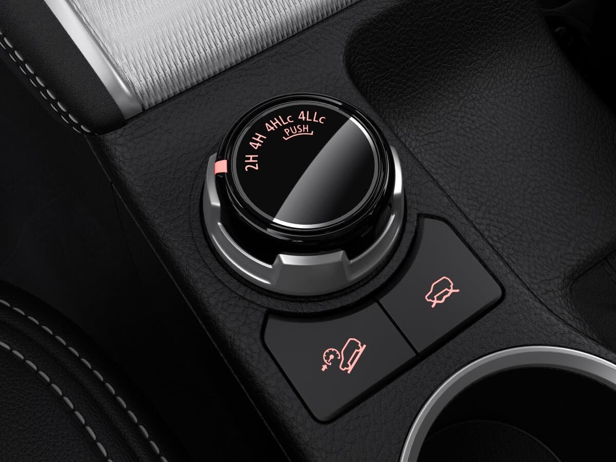Mitsubishi L200 V Restayling — Salon, öndən