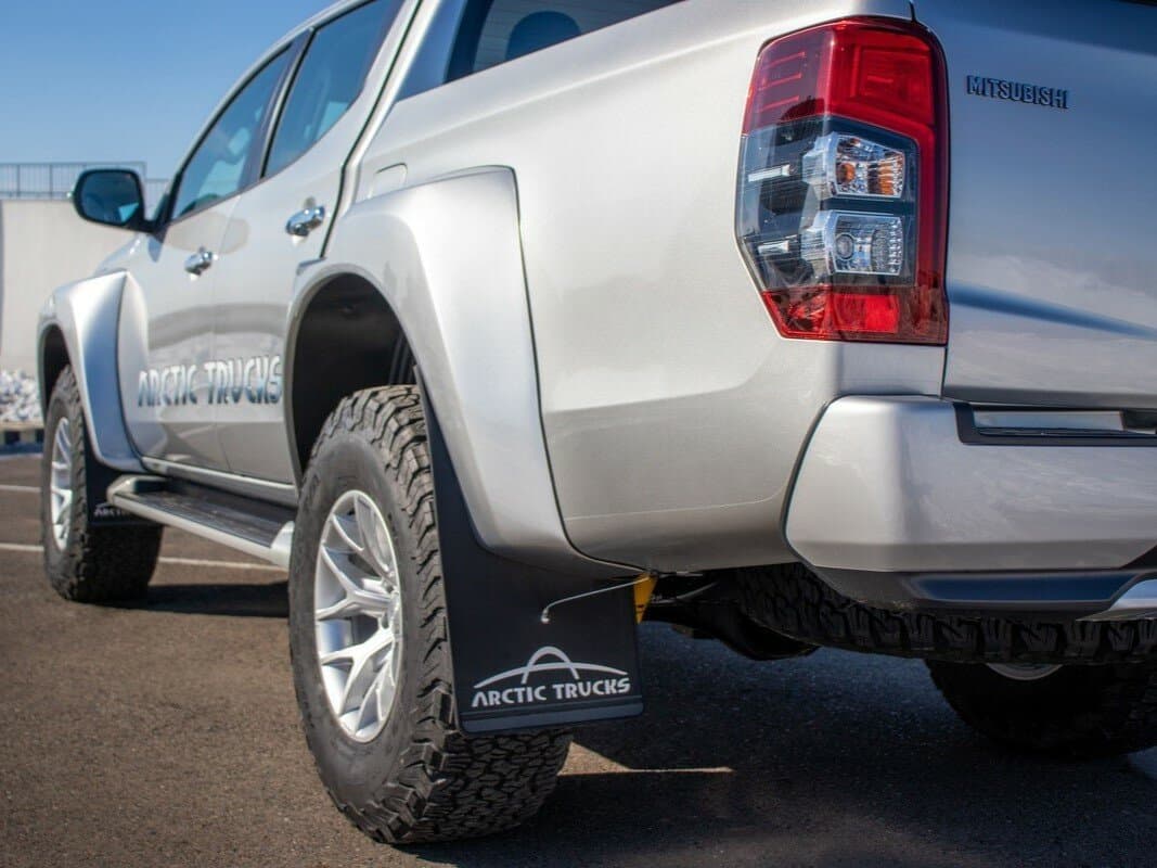 Mitsubishi L200 V Restayling — Salon, öndən