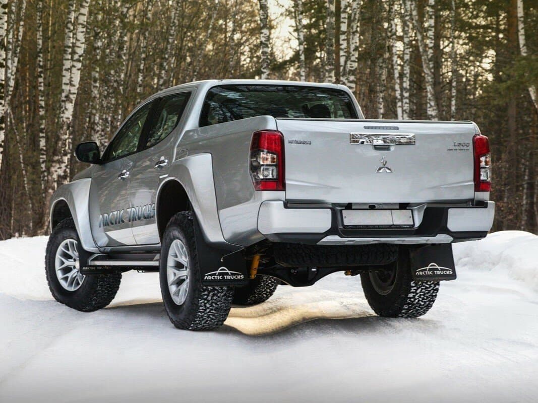 Mitsubishi L200 V Restayling — 3/4 arxadan