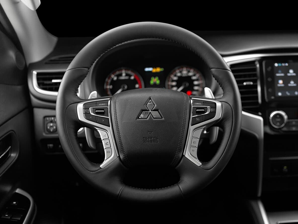 Mitsubishi L200 V Restayling — Sükan