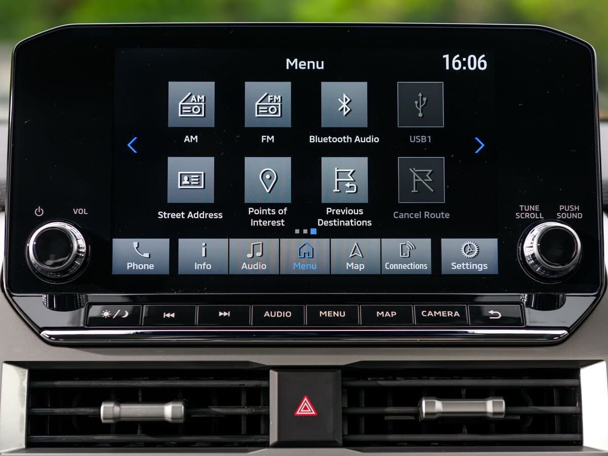 Mitsubishi L200 VI — Salon, öndən