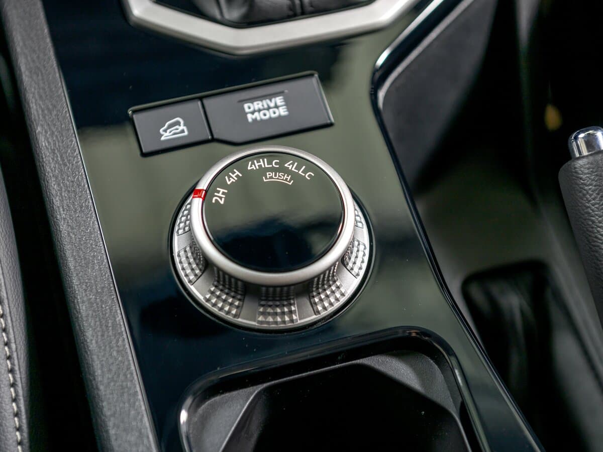 Mitsubishi L200 VI — Salon, arxadan