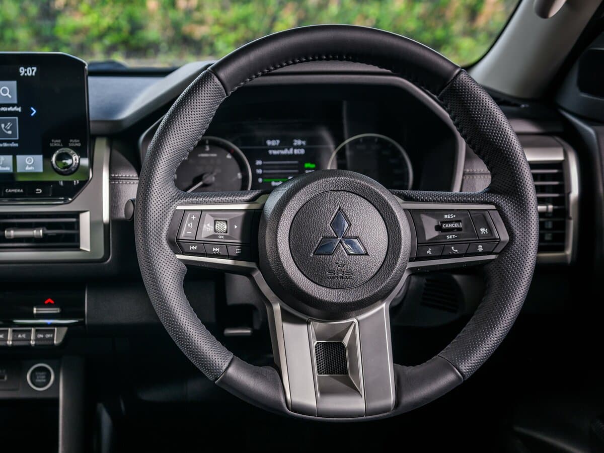 Mitsubishi L200 VI — Sükan