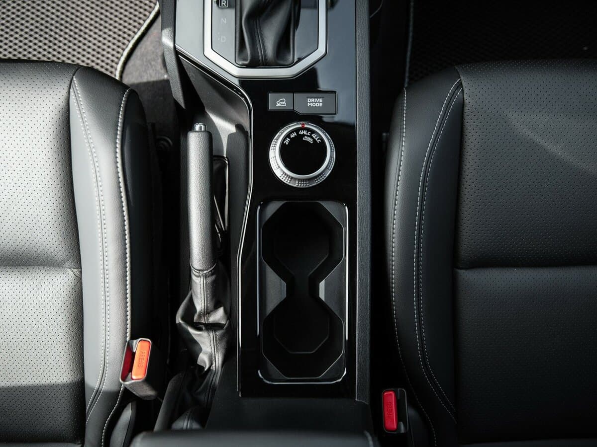 Mitsubishi L200 VI — Salon, arxadan