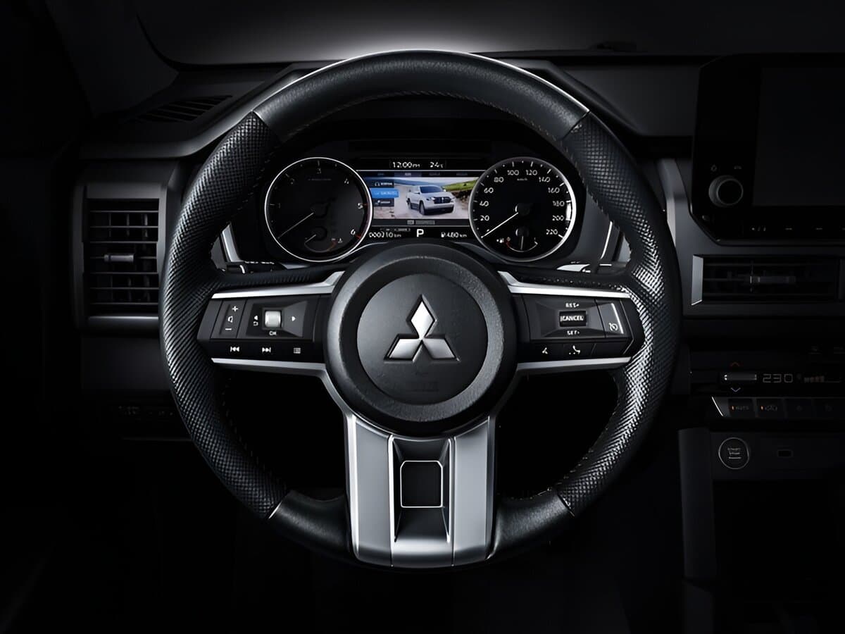 Mitsubishi L200 VI — Sükan