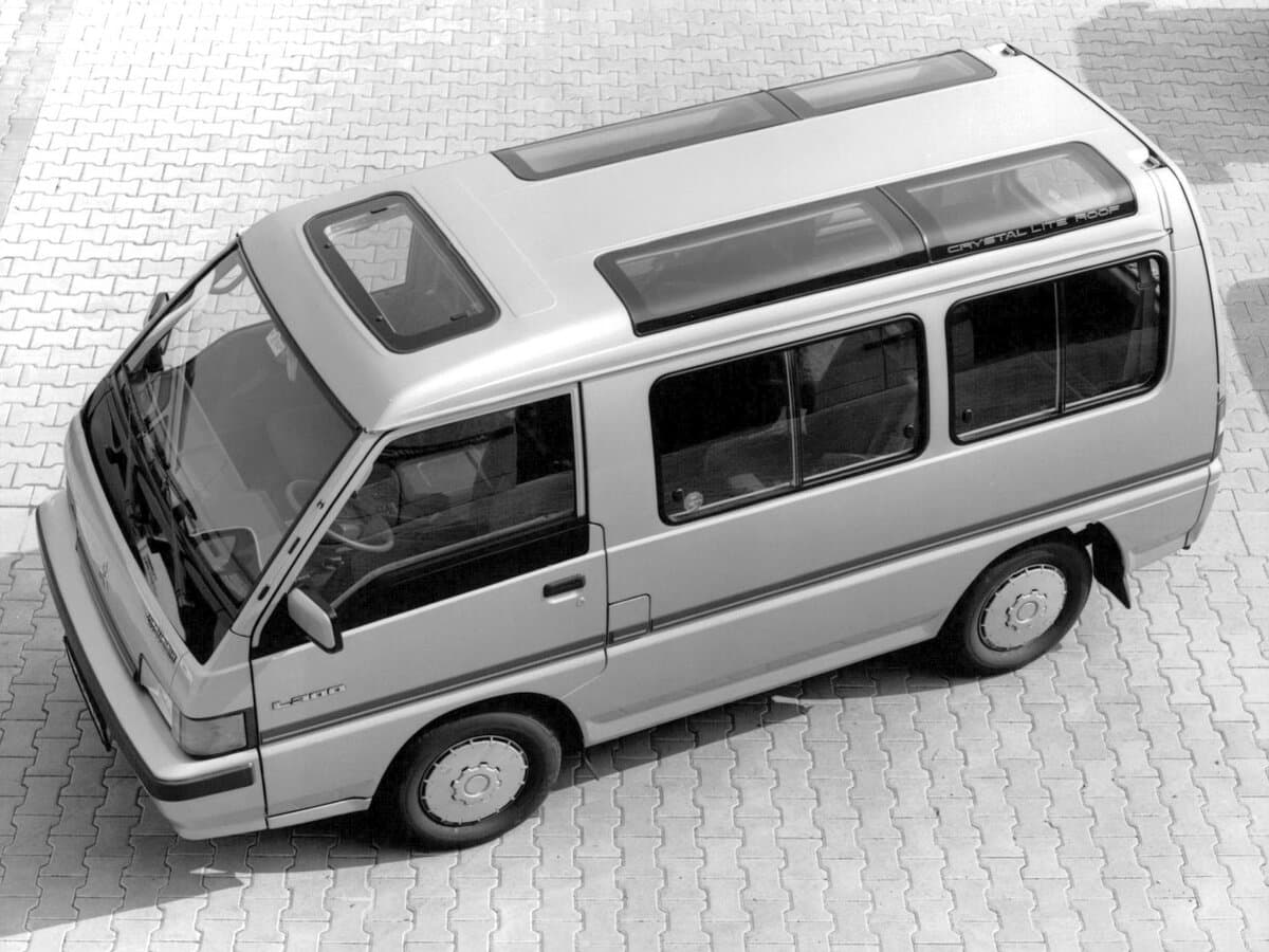 Mitsubishi L300 II — Salon, öndən