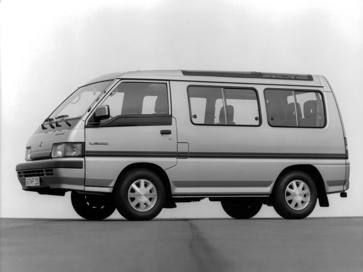 Mitsubishi L300 II — Yandan