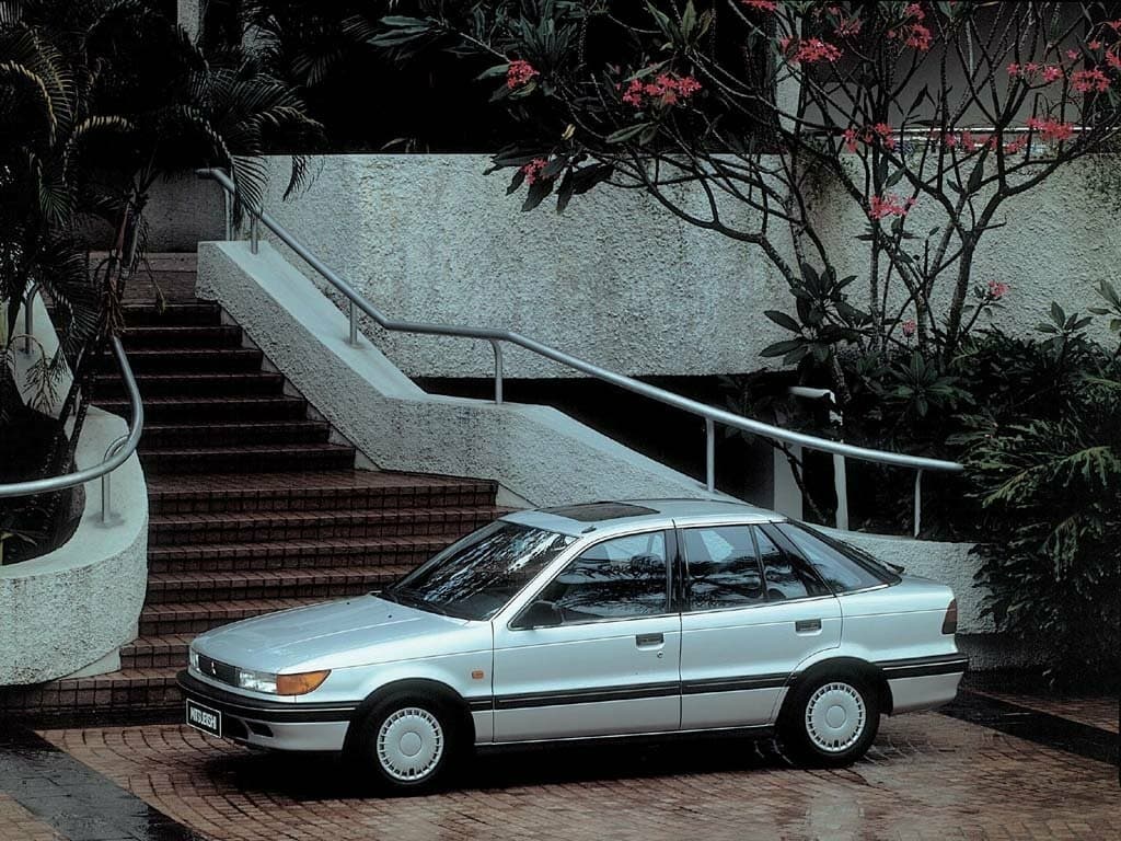 Mitsubishi Lancer V — Yandan