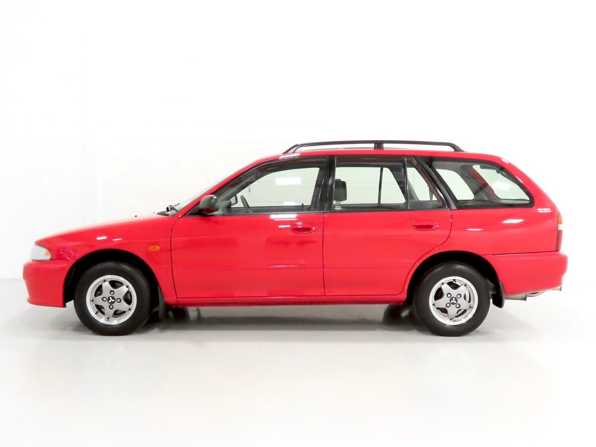 Mitsubishi Lancer VI — Yandan