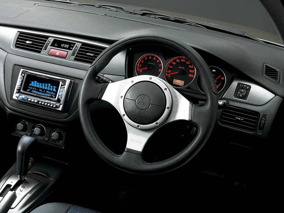 Mitsubishi Lancer IX — Sükan