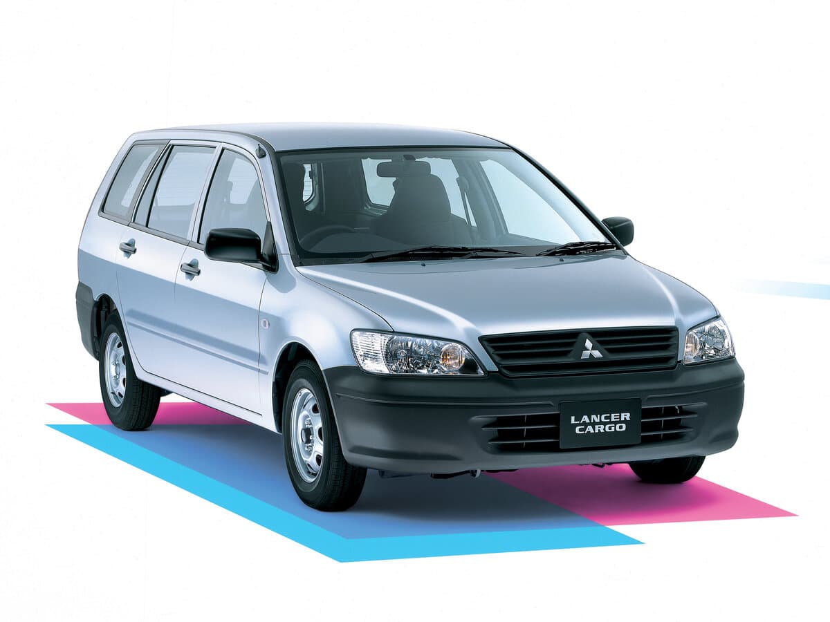 Mitsubishi Lancer Cargo CS2V — Öndən