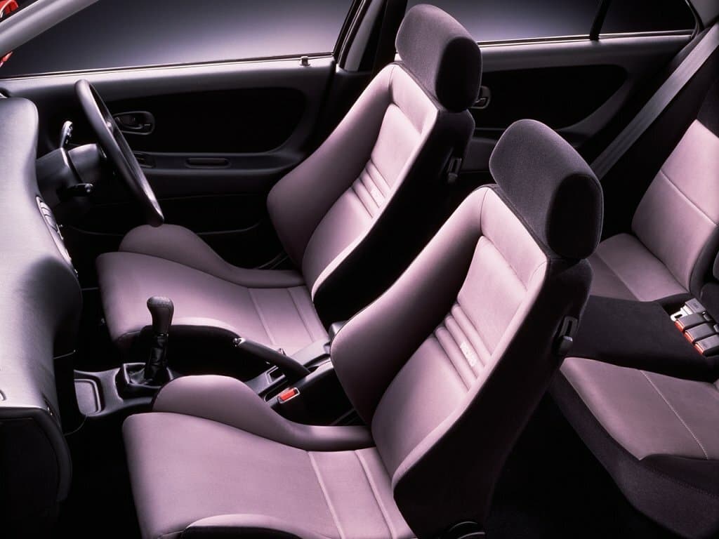 Mitsubishi Lancer Evolution I — Salon, öndən