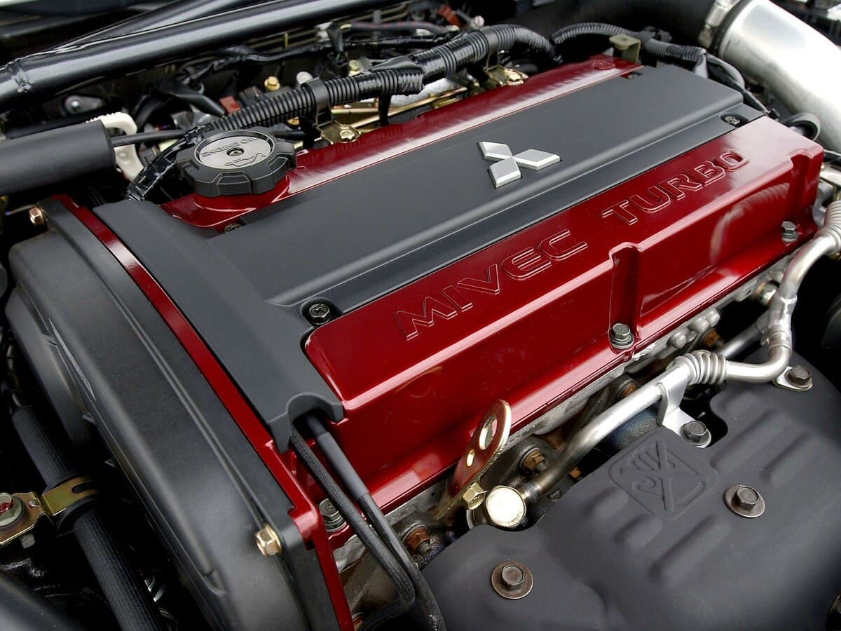 Mitsubishi Lancer Evolution IX — Salon, öndən