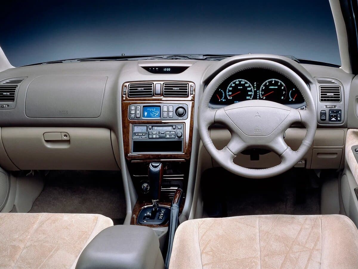 Mitsubishi Legnum 1996 – 2002 — Sükan