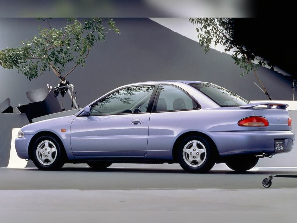 Mitsubishi Mirage IV — 3/4 arxadan