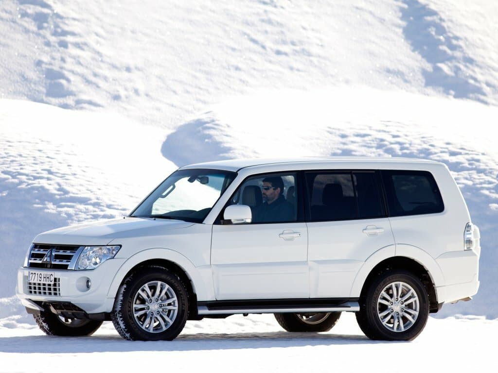 Mitsubishi Montero IV — Yandan