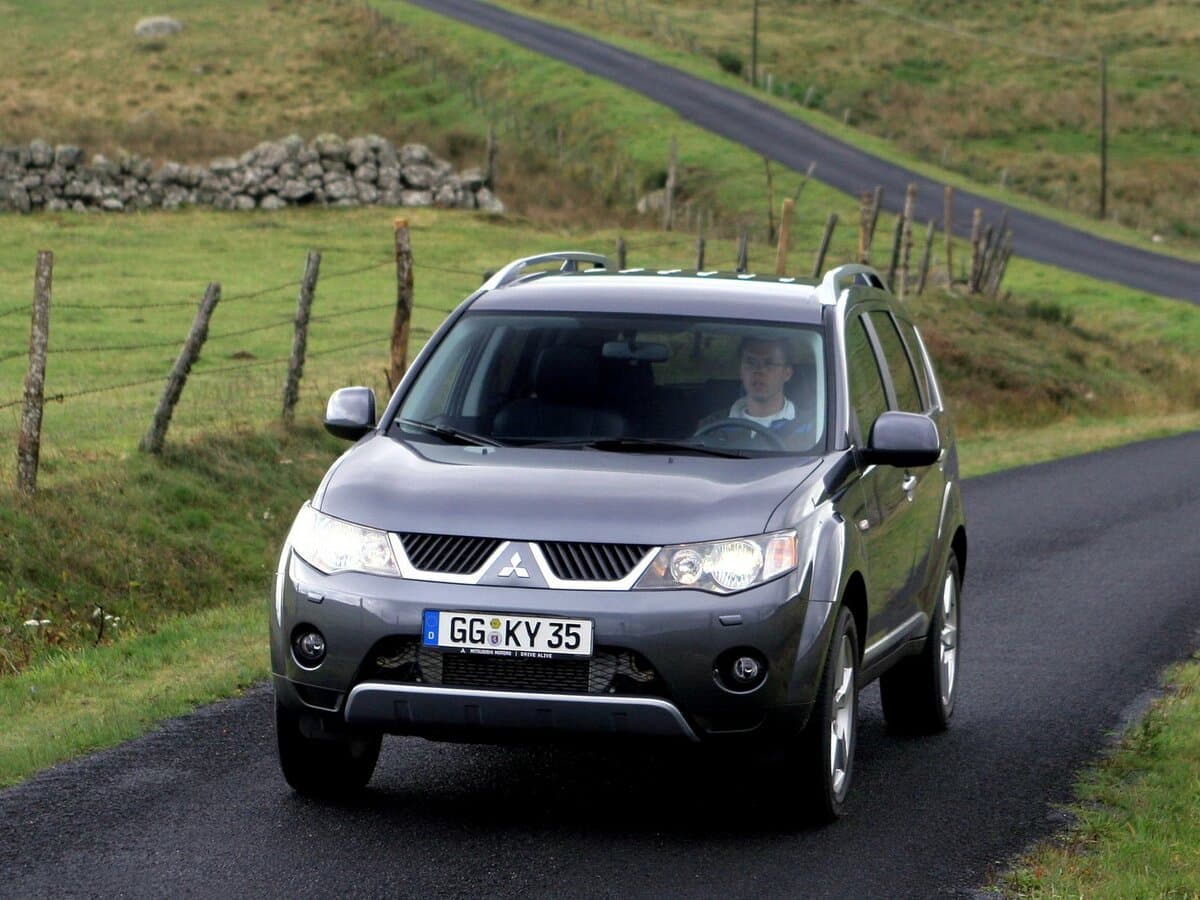Mitsubishi Outlander II — Öndən