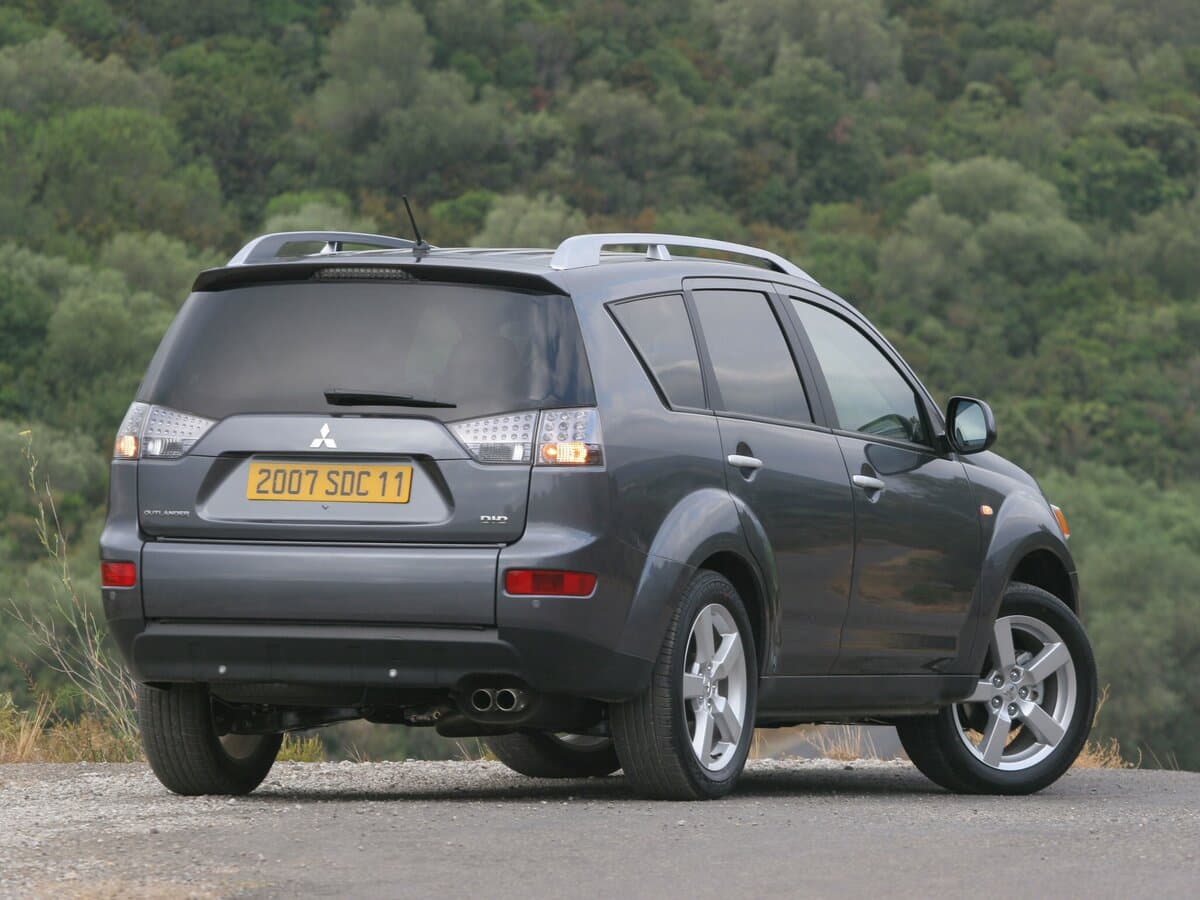 Mitsubishi Outlander II — 3/4 arxadan