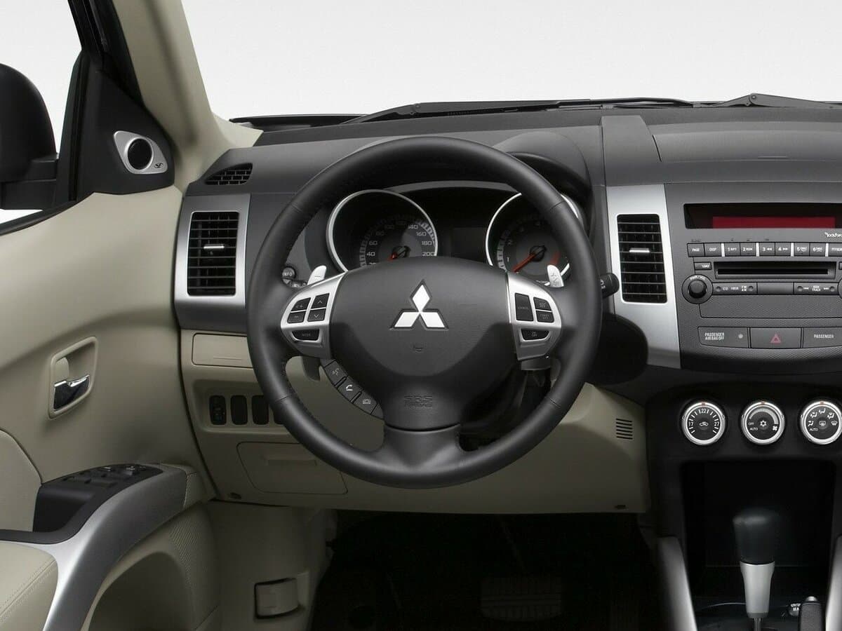 Mitsubishi Outlander II — Sükan