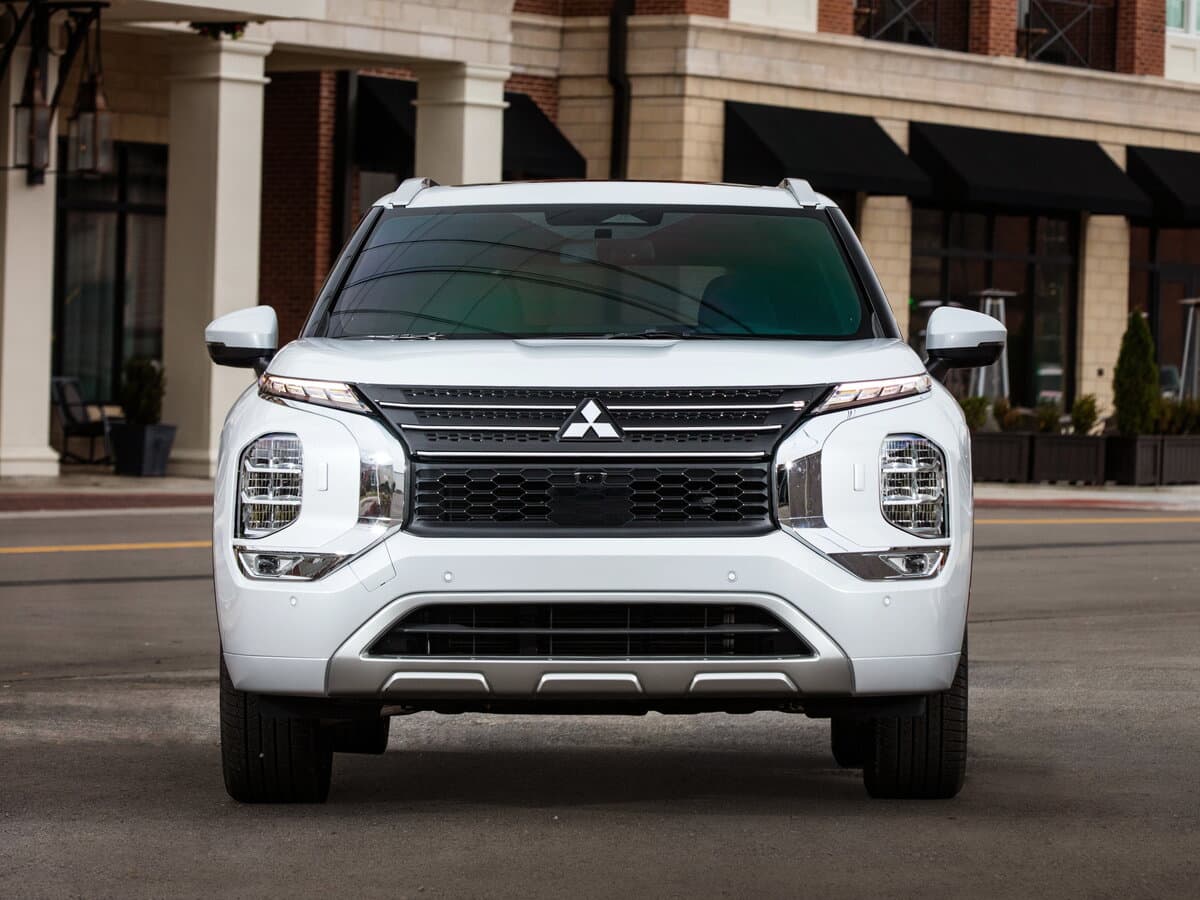 Mitsubishi Outlander IV — Öndən