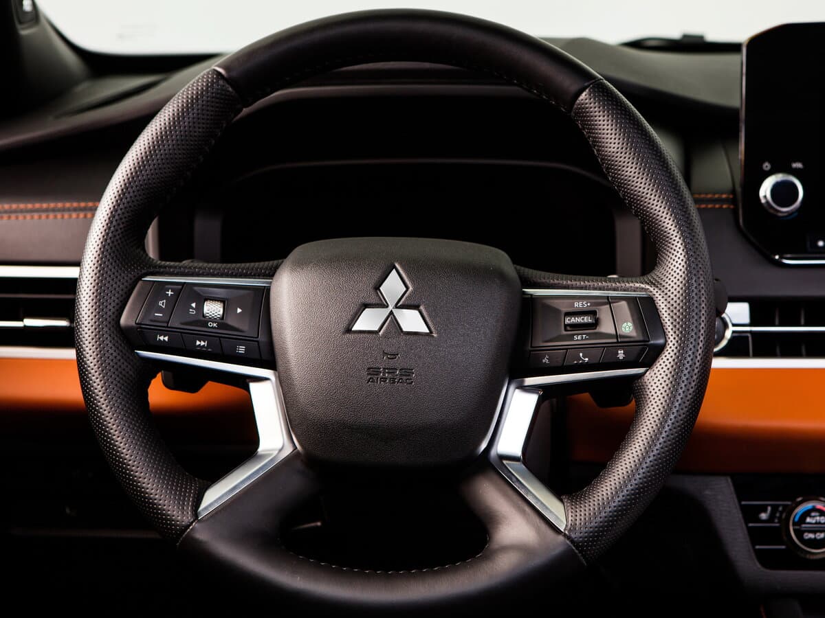 Mitsubishi Outlander IV — Sükan