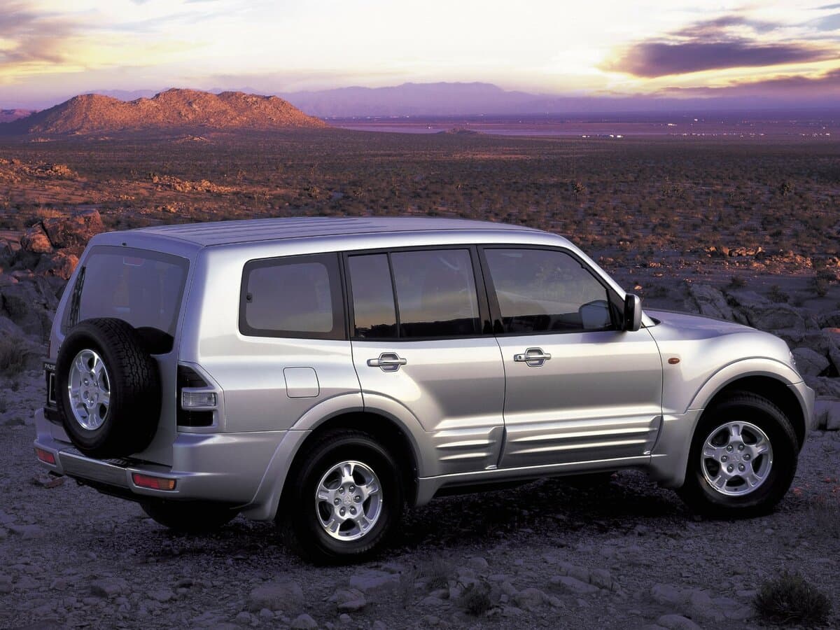 Mitsubishi Pajero III — 3/4 arxadan