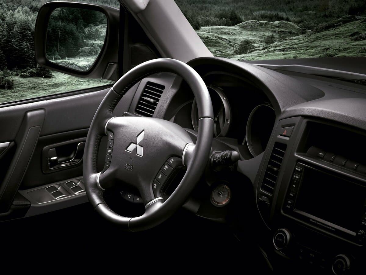 Mitsubishi Pajero IV Restayling 1 — Sükan
