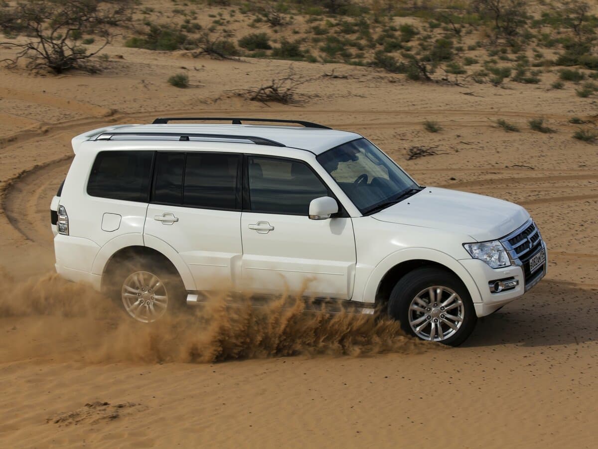 Mitsubishi Pajero IV Restayling 2 — Yandan