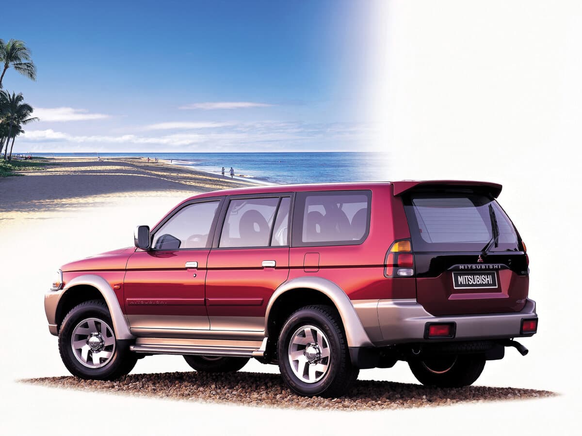 Mitsubishi Pajero Sport I — 3/4 arxadan