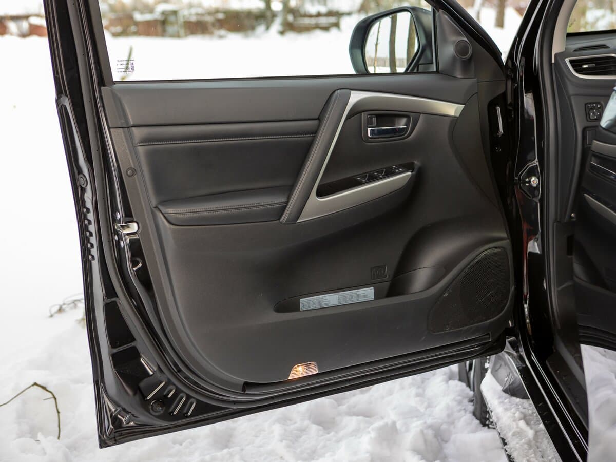 Mitsubishi Pajero Sport III Restayling — Qapı