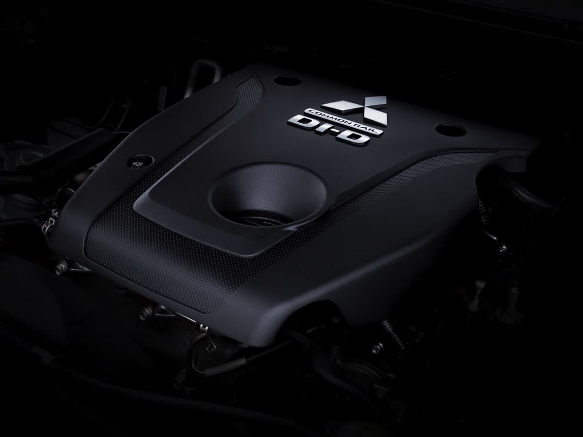 Mitsubishi Pajero Sport III Restayling — Salon, arxadan