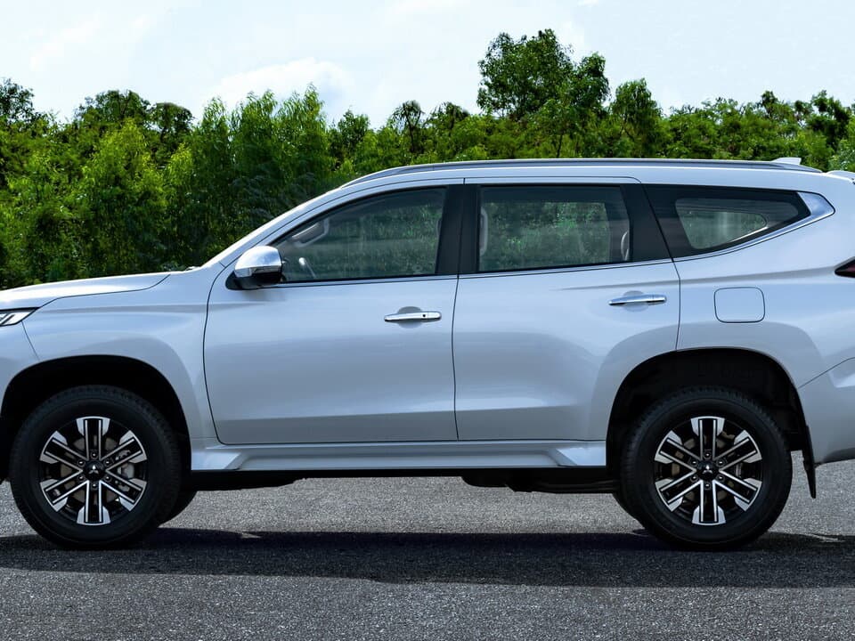 Mitsubishi Pajero Sport III Restayling — Yandan