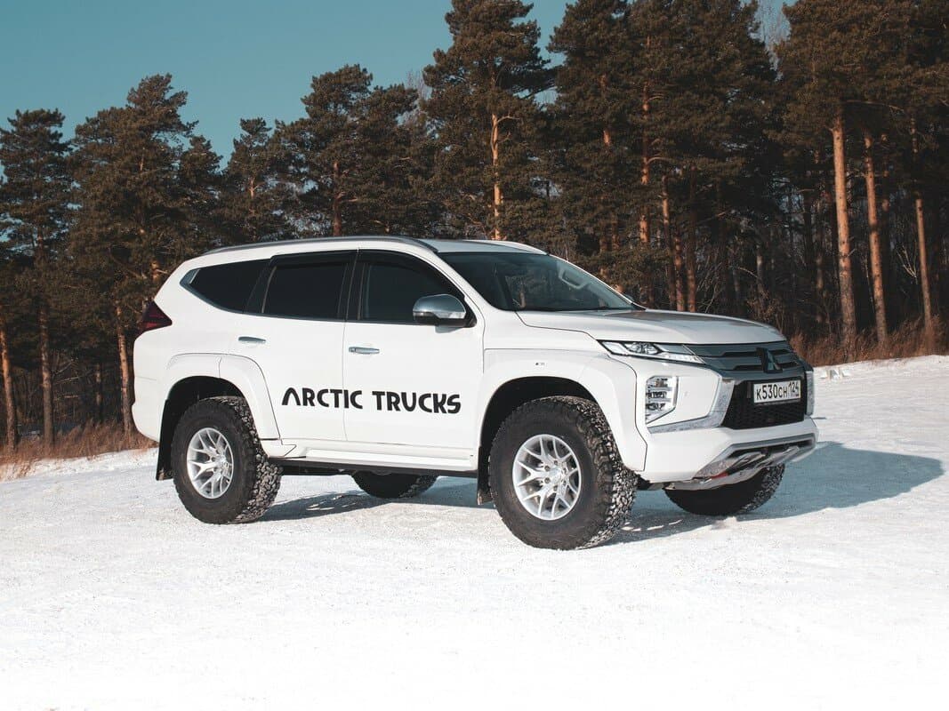Mitsubishi Pajero Sport III Restayling — Yandan