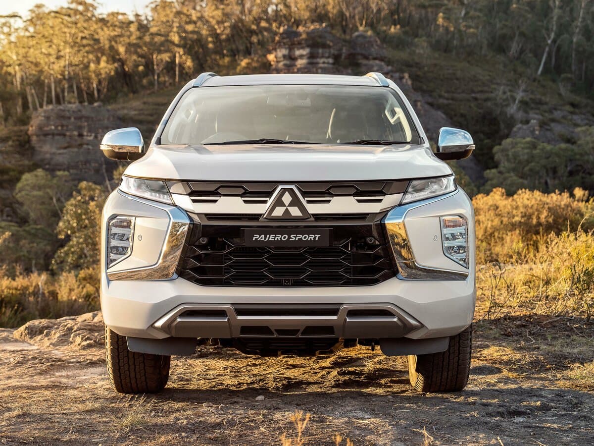 Mitsubishi Pajero Sport III Restayling 2 — Öndən